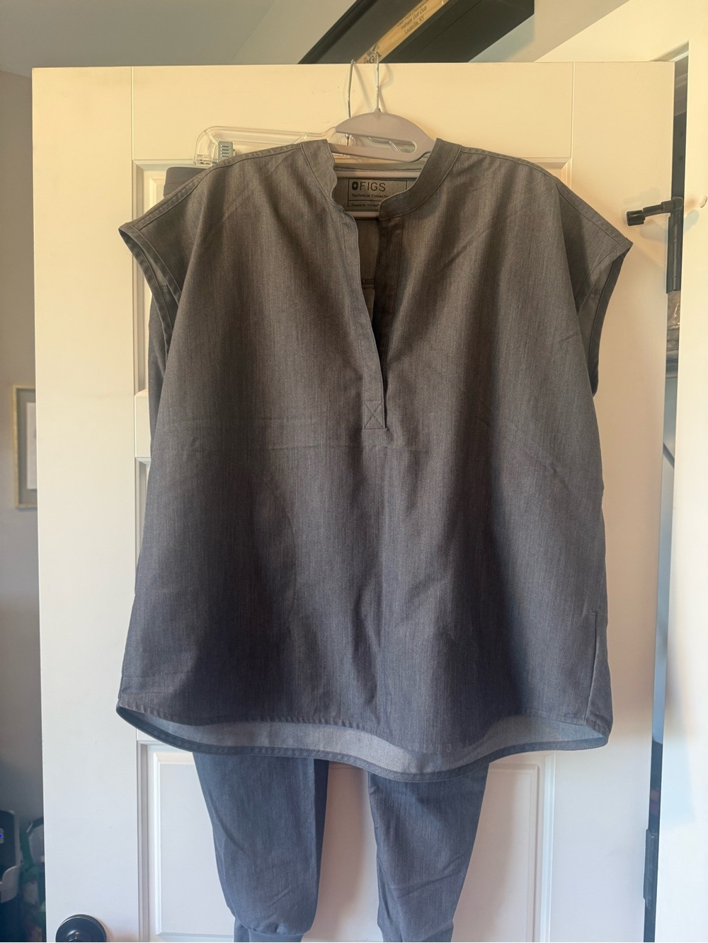 FIGS Graphite Rafaela Top + Zamora Jogger Scrub Set Size L
